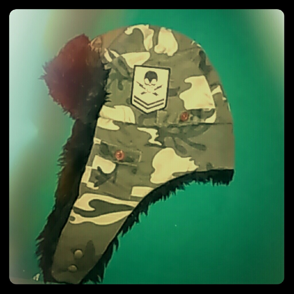 ❄2/$11 NWOT Camo Bomber Hat💀